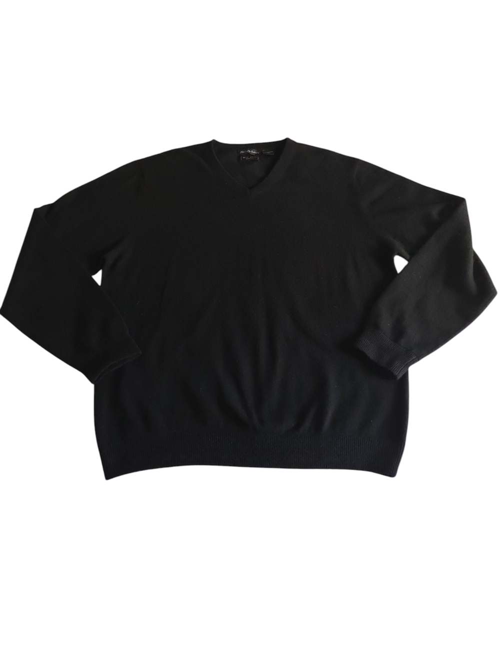 W.H. Belk Mens Large 100% 2 Ply Cashmere V-Neck Sweater